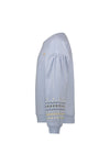 Like FLO - Lichtblauwe sweater met borduur op de mouwen