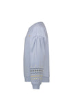 Like FLO - Lichtblauwe sweater met borduur op de mouwen
