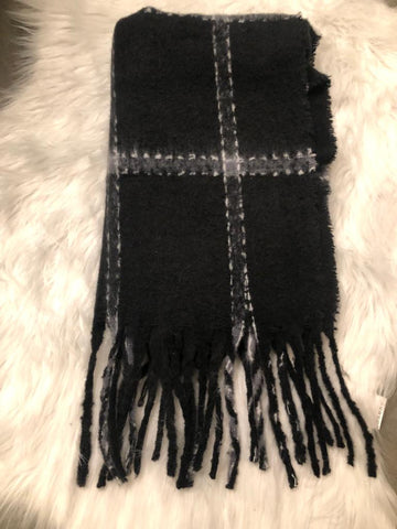 Zwart met wit geruite sjaal